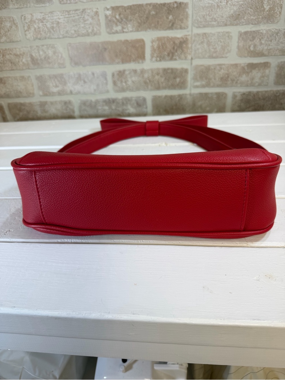 Mali + Lili Red Pebbled Vegan Leather Small Shoulder Bag Bow Strap Accent - Picture 3 of 10